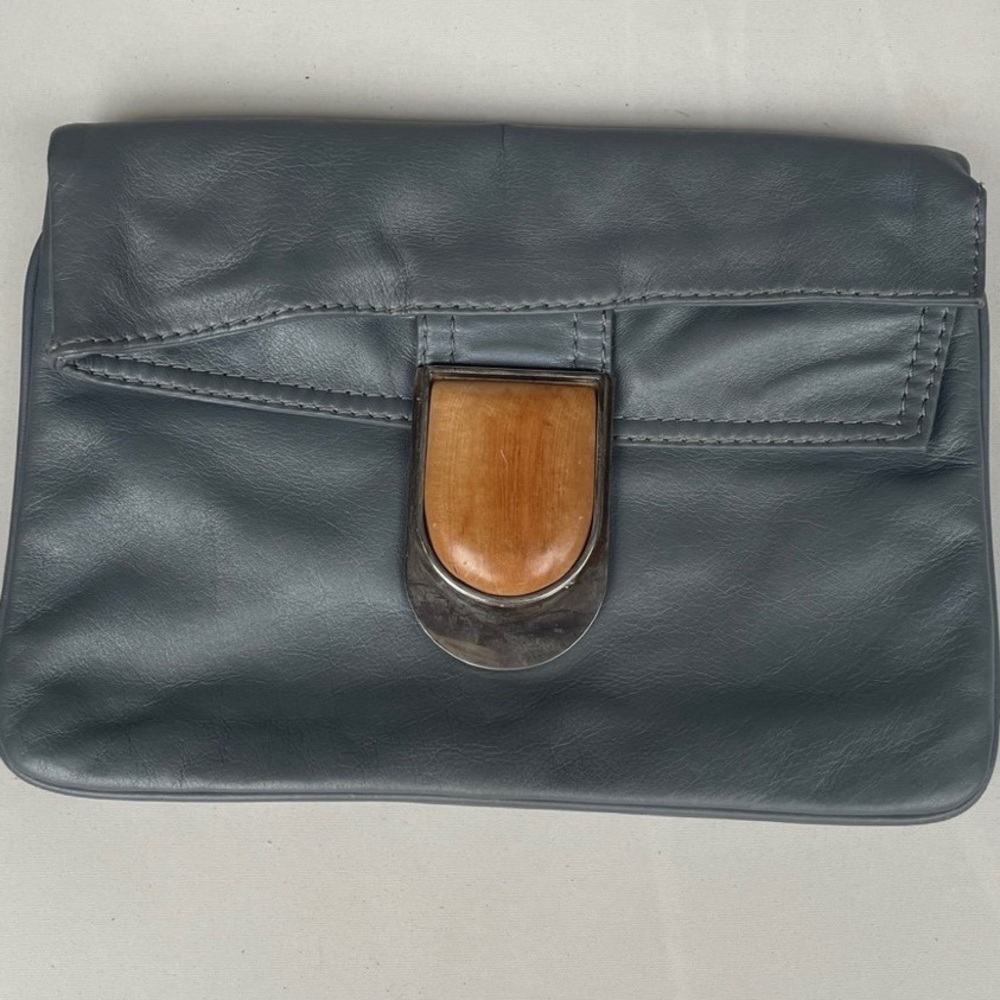 Gustto Flap Clutch